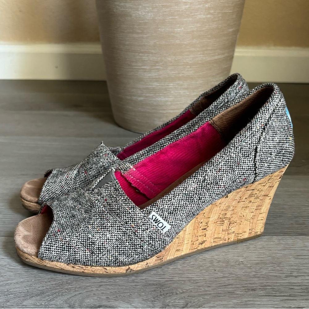 TOMS Women’s Size W9.5 Fabric Peep Toe Cork Wedge Heel Platform Sandal.